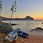 Nyaraló Irene *